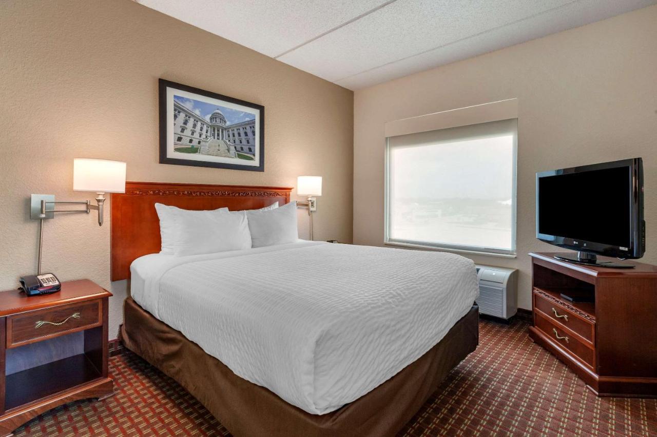 Clarion Suites At The Alliant Energy Center Madison Extérieur photo