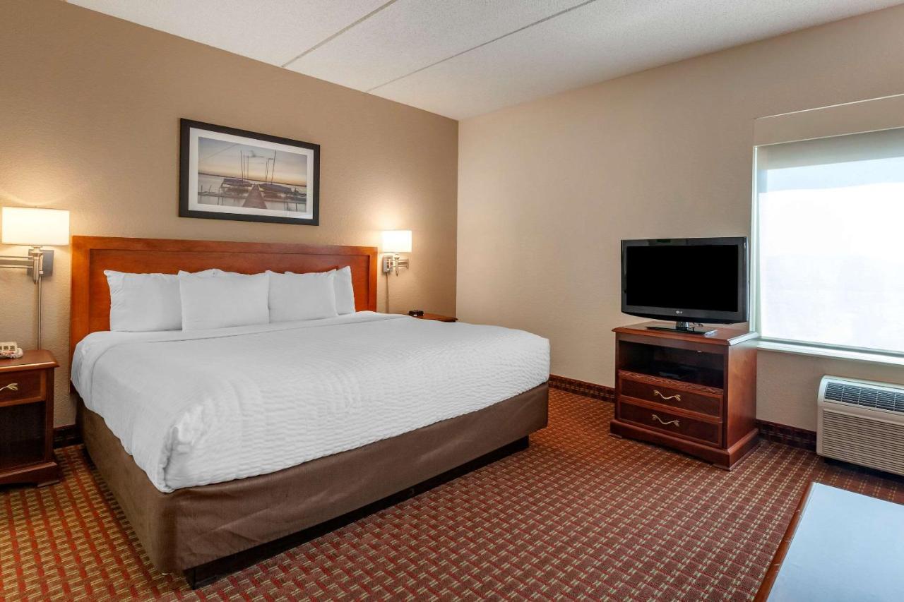 Clarion Suites At The Alliant Energy Center Madison Extérieur photo