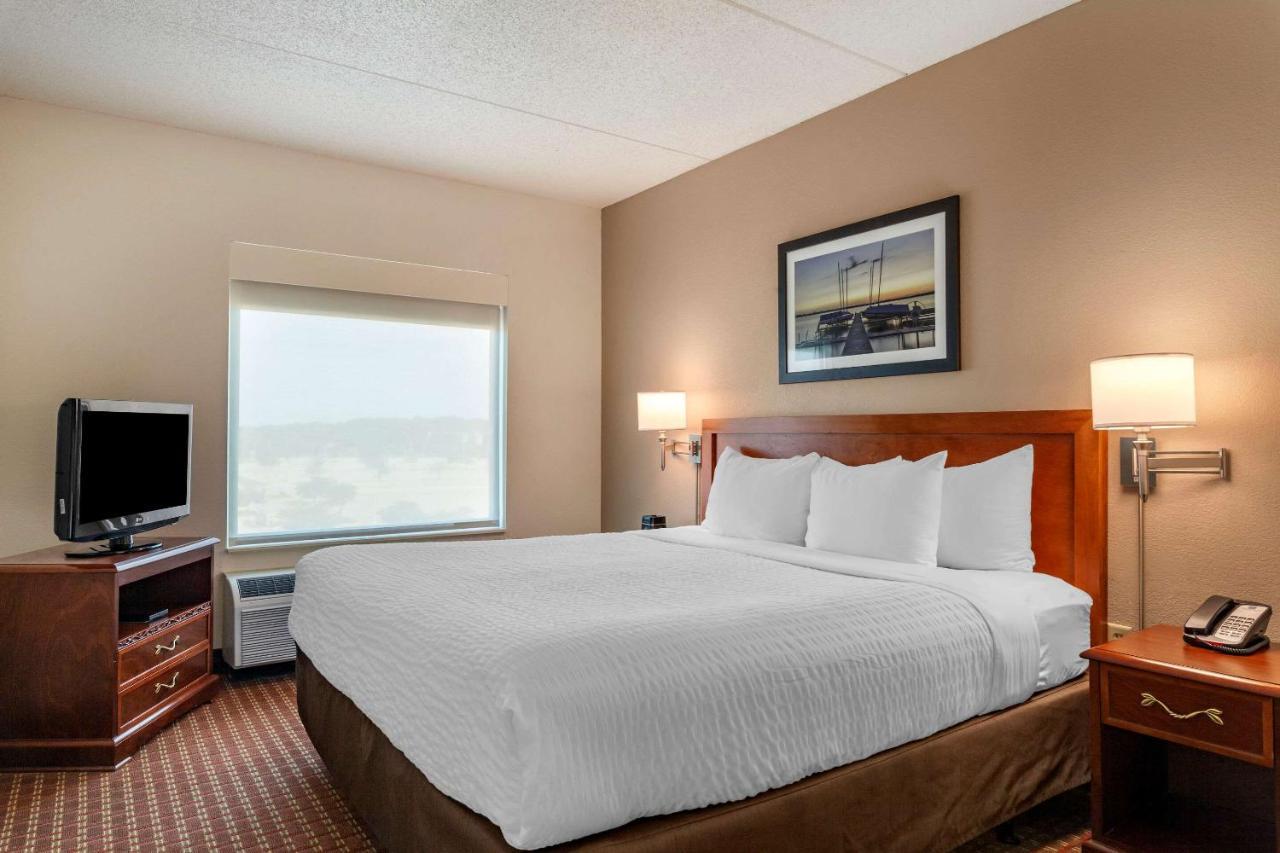 Clarion Suites At The Alliant Energy Center Madison Extérieur photo